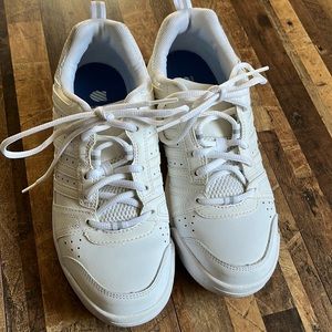 K-SWISS tennis shoes size 7.5 in like new condition.